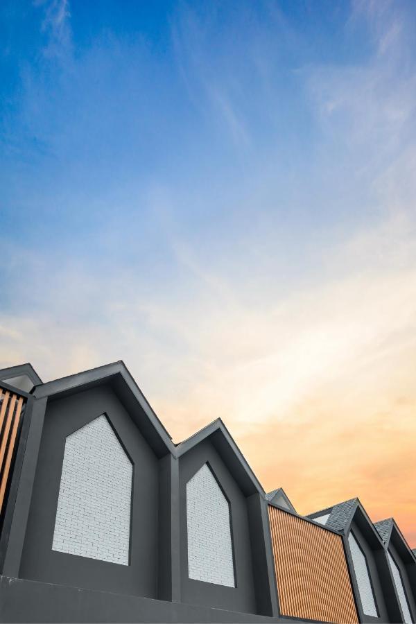 Nidhra นิทรา Appartement Ban Lat Krachaeng Buitenkant foto
